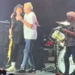 Ritchie Blackmore e Ian Gillan juntos en el escenario en el concierto de Deep Purple